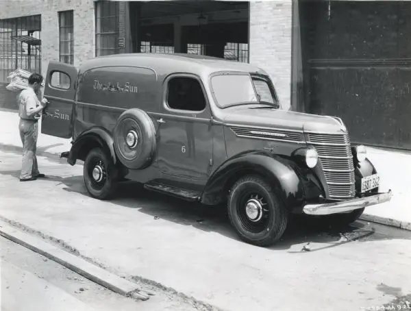 MORNING EDITIONS UNLOADED AT THE EASTERN DEPOT